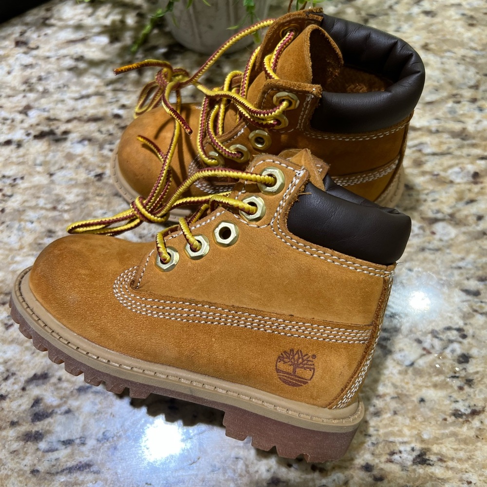 Timberland Tan and Brown Leather Boots with Rugged Sole 5M